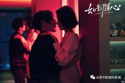 疯狂的爱情在线观看,在线浪漫之旅，激情燃烧的瞬间